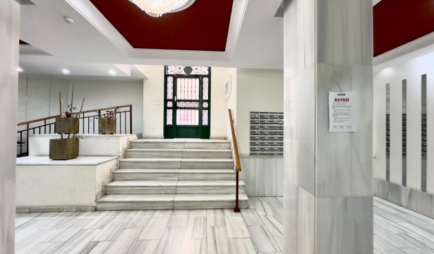 Resale - Apartment -
Torrevieja - Centro