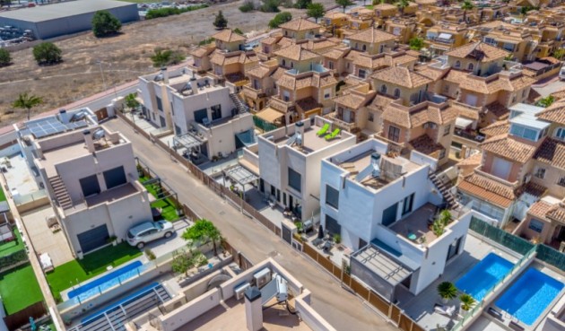 Brukt - Villa -
Torrevieja - Costa Blanca