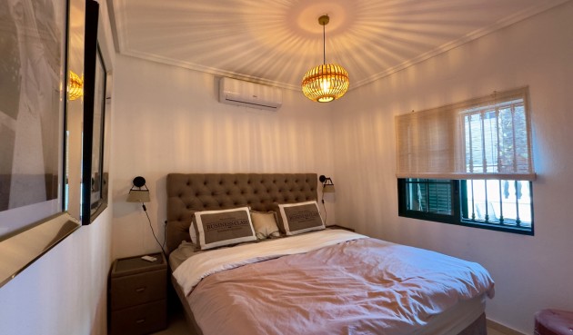 Brukt - Villa -
Orihuela Costa - Costa Blanca