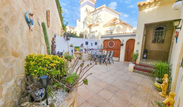 Brukt - Villa -
Villamartin - Costa Blanca