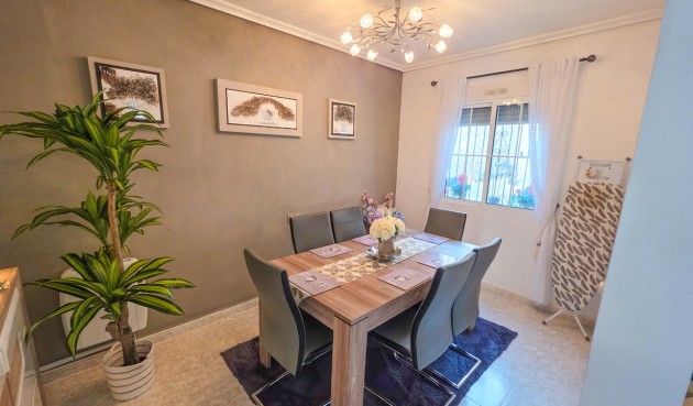 Brukt - Villa -
Villamartin - Costa Blanca