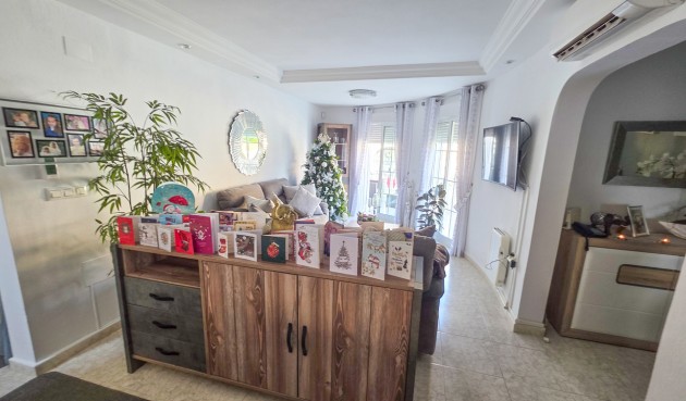 Brukt - Villa -
Villamartin - Costa Blanca