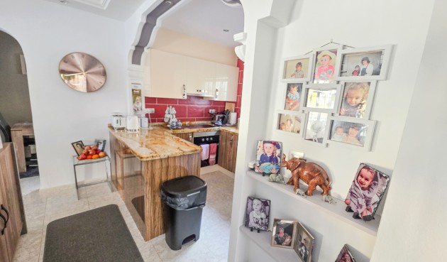 Brukt - Villa -
Villamartin - Costa Blanca