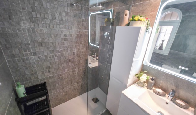 Brukt - Villa -
Villamartin - Costa Blanca