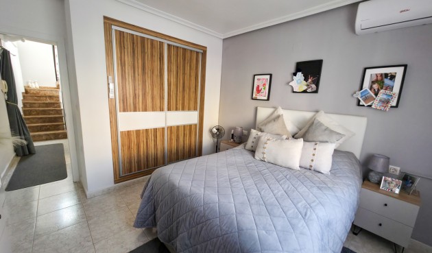 Brukt - Villa -
Villamartin - Costa Blanca