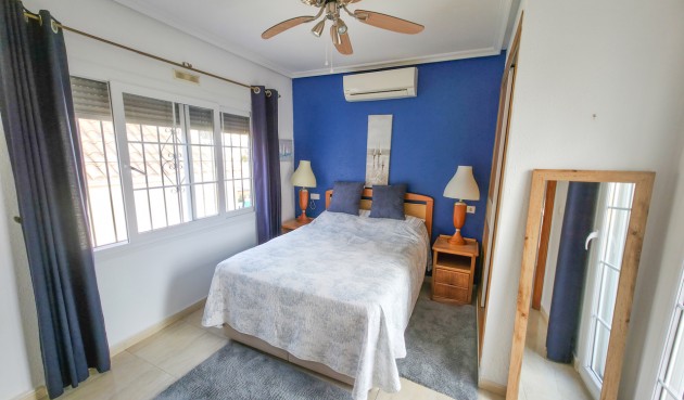 Brukt - Villa -
Villamartin - Costa Blanca