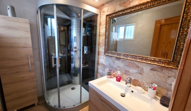 Brukt - Villa -
Villamartin - Costa Blanca