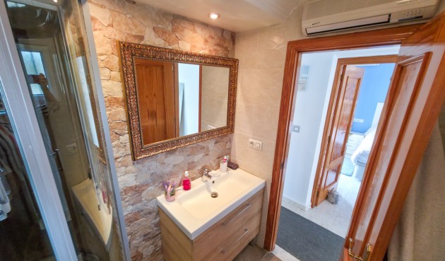 Brukt - Villa -
Villamartin - Costa Blanca