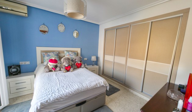 Brukt - Villa -
Villamartin - Costa Blanca