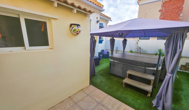 Brukt - Villa -
Villamartin - Costa Blanca