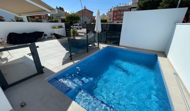 Brukt - Villa -
Formentera del Segura - Costa Blanca