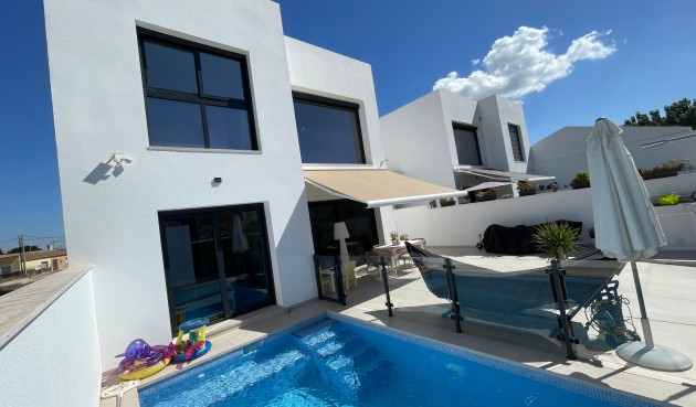 Brukt - Villa -
Formentera del Segura - Costa Blanca
