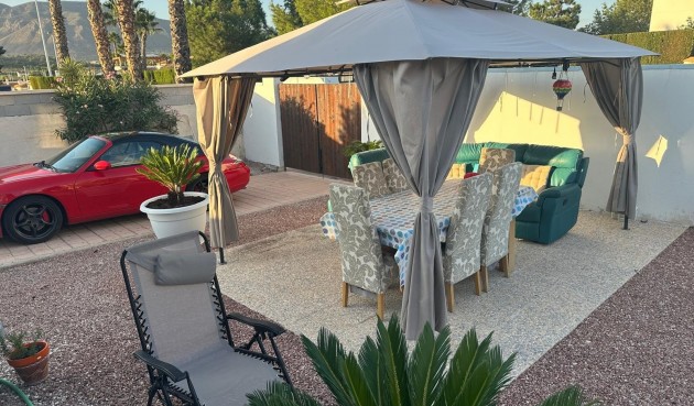 Brukt - Villa -
Hondón de las Nieves - Inland