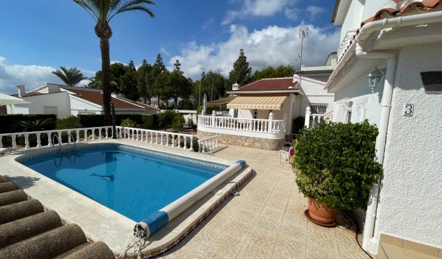 Brukt - Villa -
Ciudad Quesada - Costa Blanca