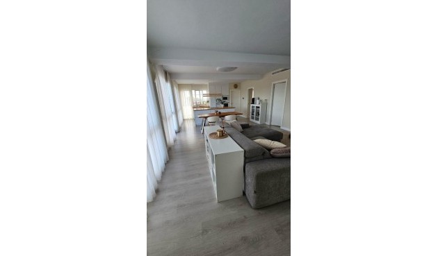 Återförsäljning - Villa -
Orihuela - Inland