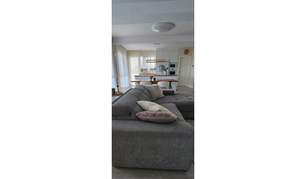 Återförsäljning - Villa -
Orihuela - Inland