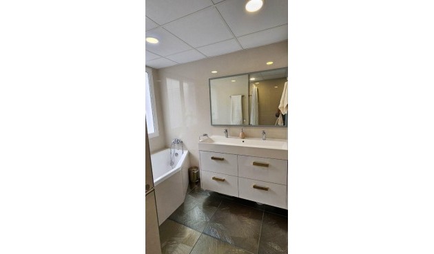 Återförsäljning - Villa -
Orihuela - Inland