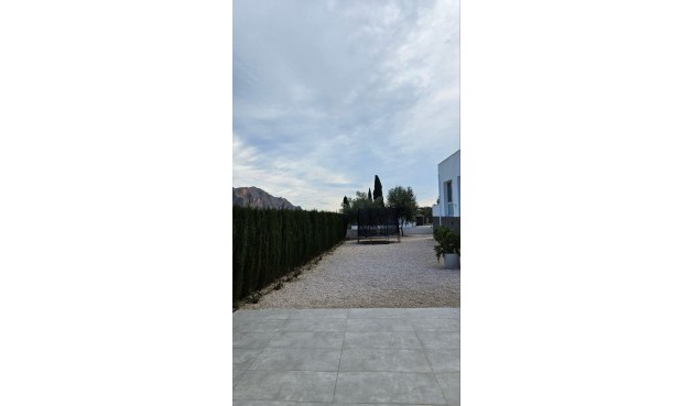 Återförsäljning - Villa -
Orihuela - Inland