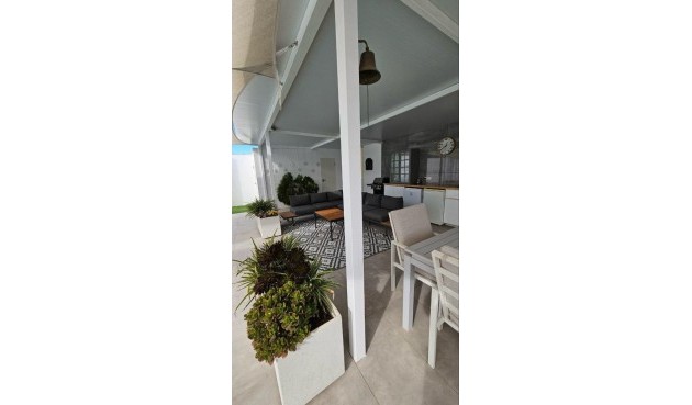 Återförsäljning - Villa -
Orihuela - Inland