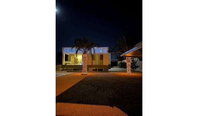 Återförsäljning - Villa -
Orihuela - Inland