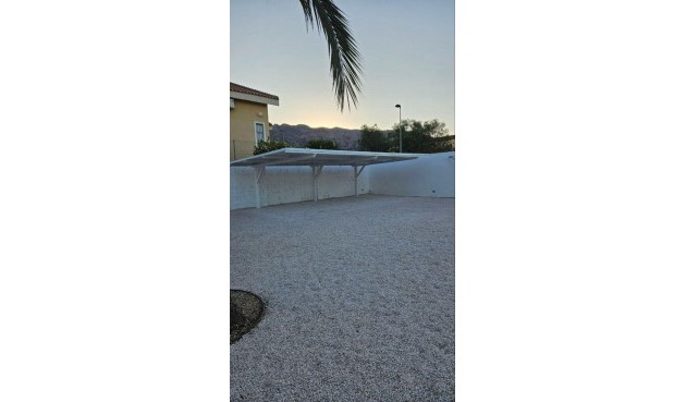 Återförsäljning - Villa -
Orihuela - Inland