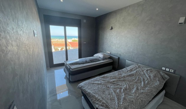 Resale - Villa -
La Mata - Costa Blanca