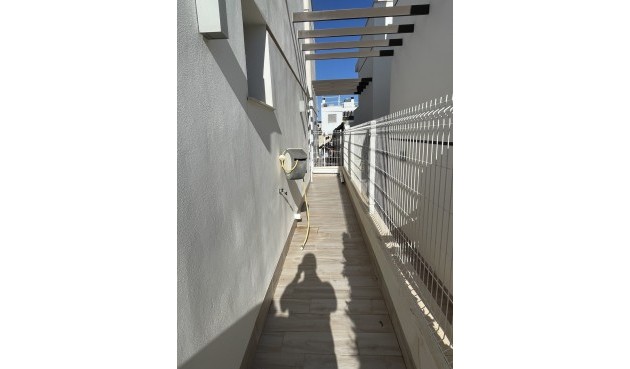 Återförsäljning - Semi Detached -
Villamartin