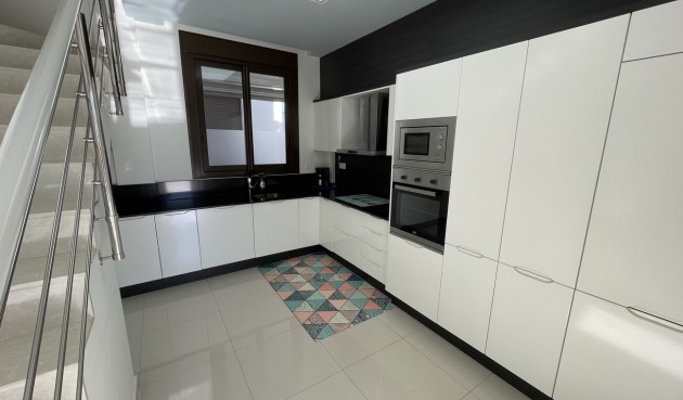 Återförsäljning - Semi Detached -
Villamartin