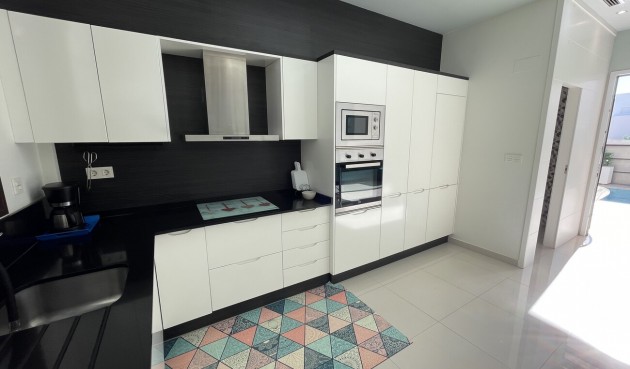 Återförsäljning - Semi Detached -
Villamartin