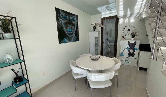 Återförsäljning - Semi Detached -
Villamartin