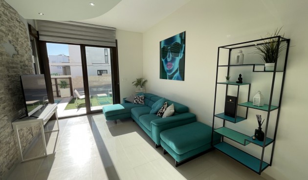 Återförsäljning - Semi Detached -
Villamartin