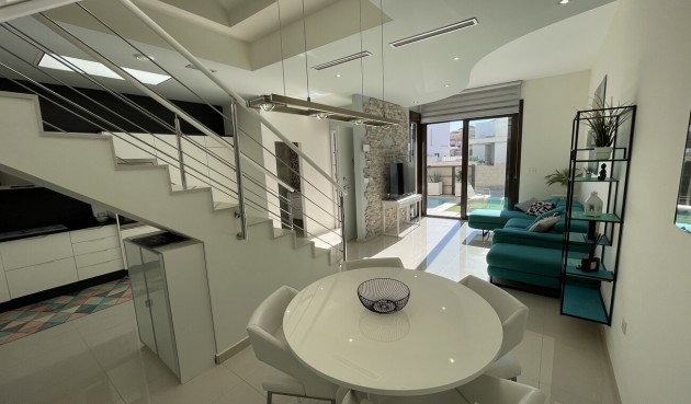 Återförsäljning - Semi Detached -
Villamartin