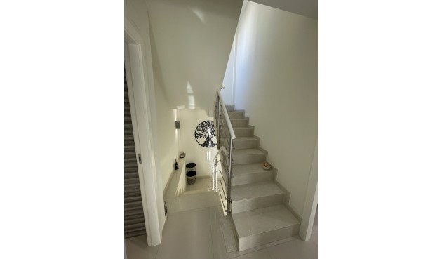 Återförsäljning - Semi Detached -
Villamartin