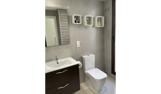 Återförsäljning - Semi Detached -
Villamartin