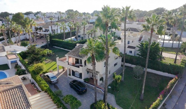 Brukt - Villa -
Villamartin - Costa Blanca