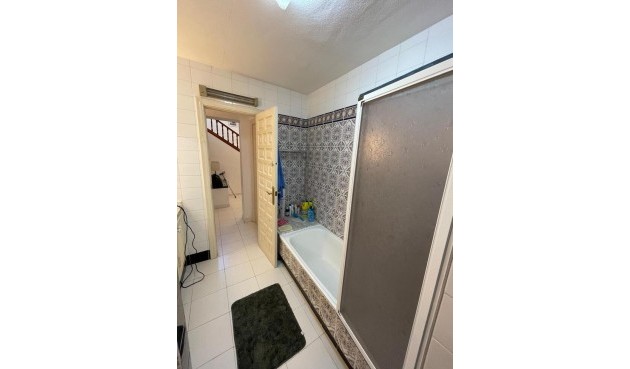 Brukt - Villa -
Villamartin - Costa Blanca