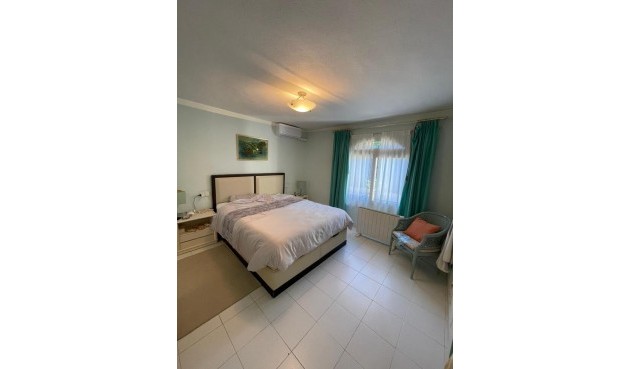 Brukt - Villa -
Villamartin - Costa Blanca