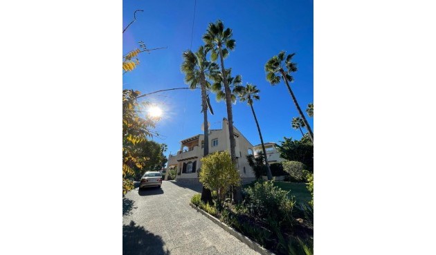 Brukt - Villa -
Villamartin - Costa Blanca