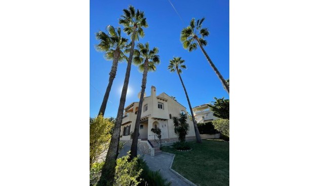 Brukt - Villa -
Villamartin - Costa Blanca