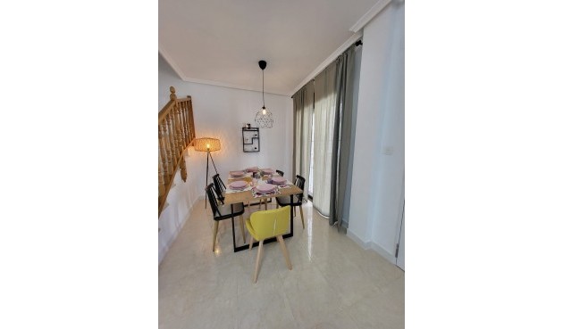Återförsäljning - Town House -
Villamartin - Costa Blanca