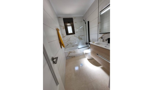 Återförsäljning - Town House -
Villamartin - Costa Blanca