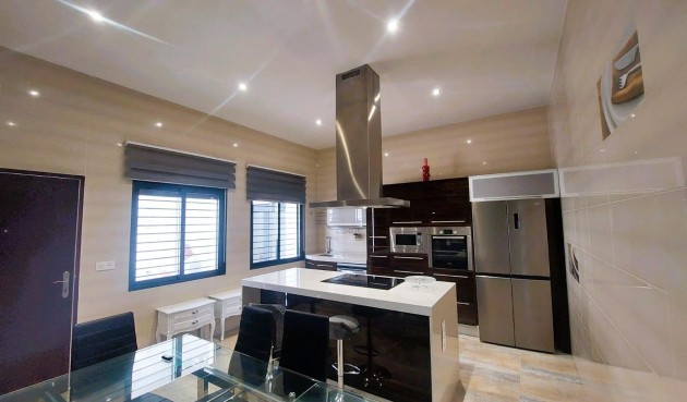 Brukt - Villa -
Pilar de la Horadada - Costa Blanca