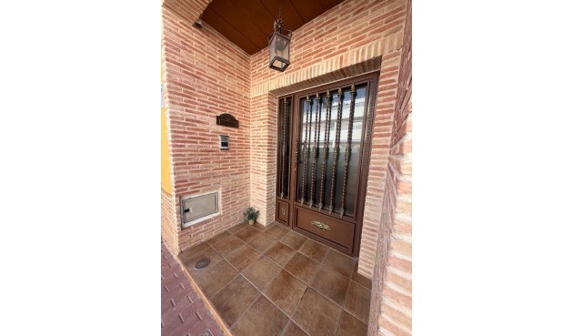 Resale - Town House -
Avileses