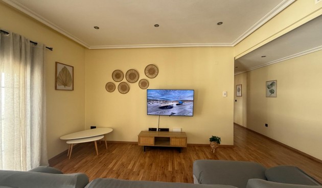 Resale - Town House -
Avileses