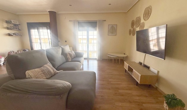 Resale - Town House -
Avileses