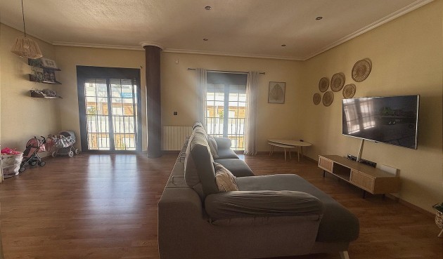 Resale - Town House -
Avileses