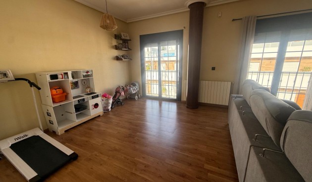 Resale - Town House -
Avileses