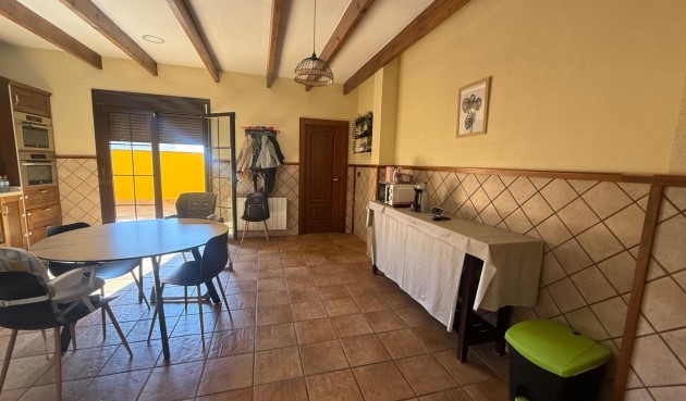 Resale - Town House -
Avileses