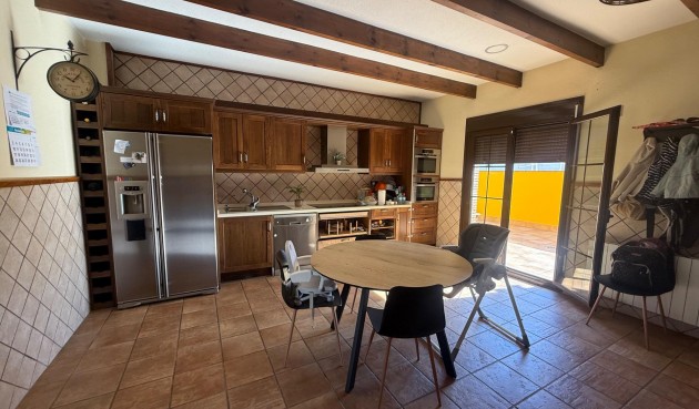 Resale - Town House -
Avileses