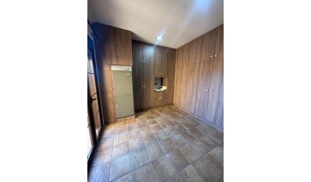 Resale - Town House -
Avileses